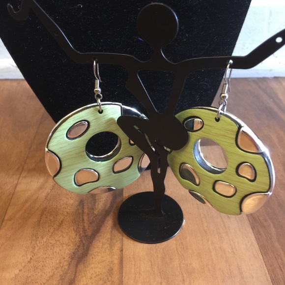 Elegant Lime green/Silver Plated drop Earrings. - Picture 7 of 8